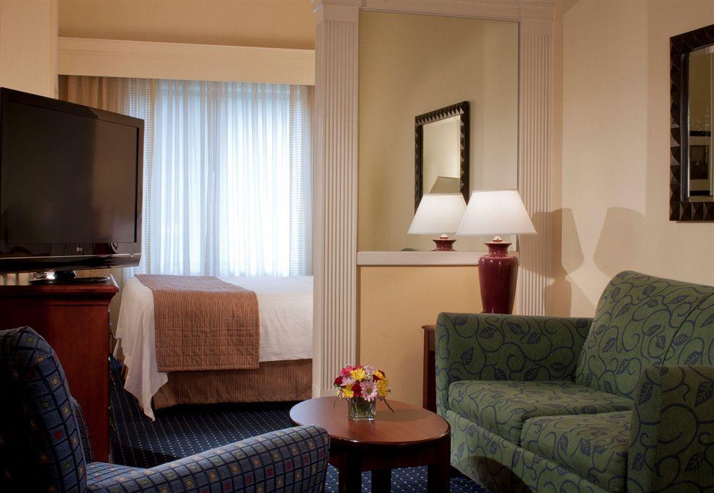 Springhill Suites By Marriott Atlanta Кеннесо Екстер'єр фото