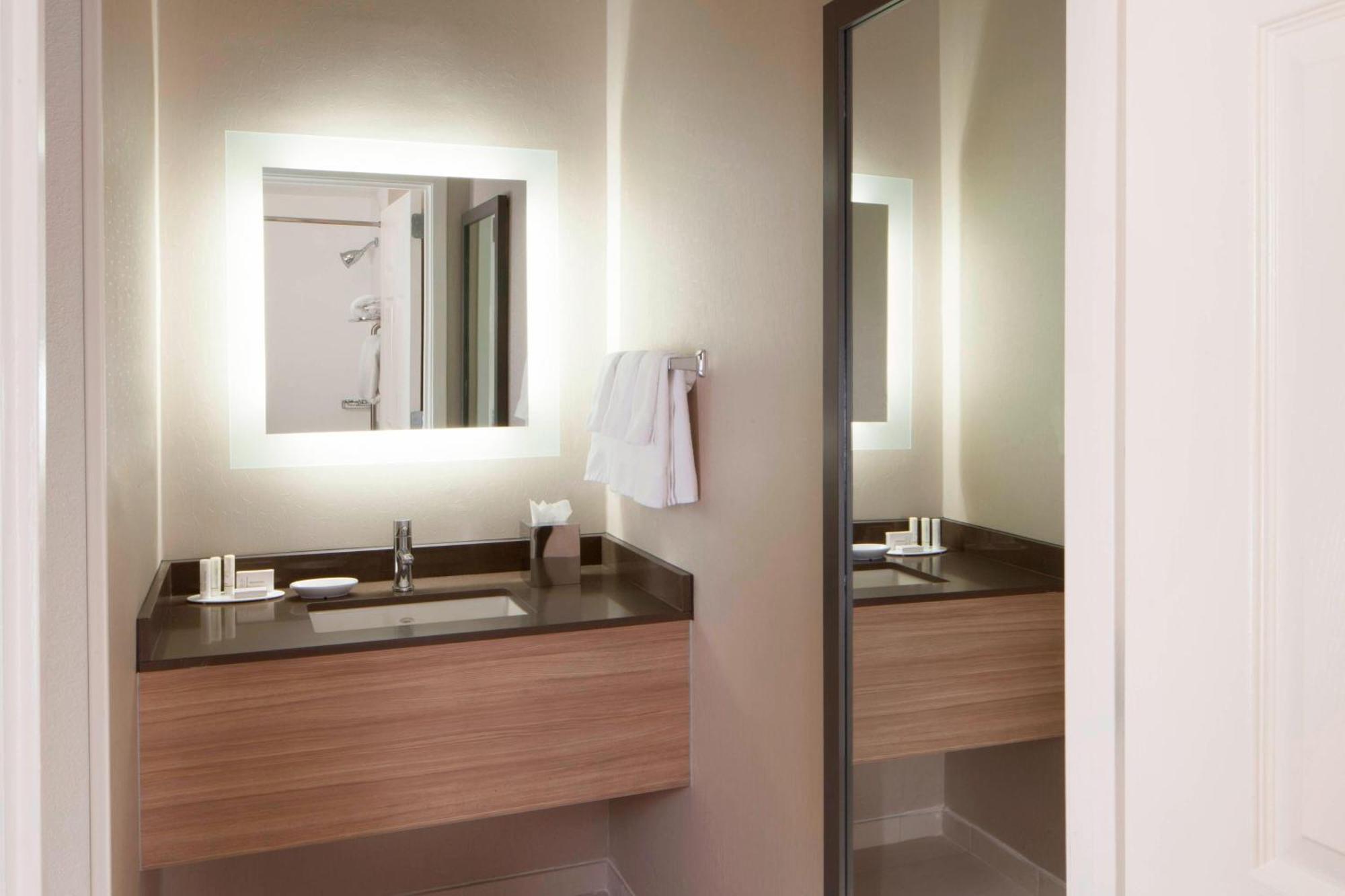 Springhill Suites By Marriott Atlanta Кеннесо Екстер'єр фото